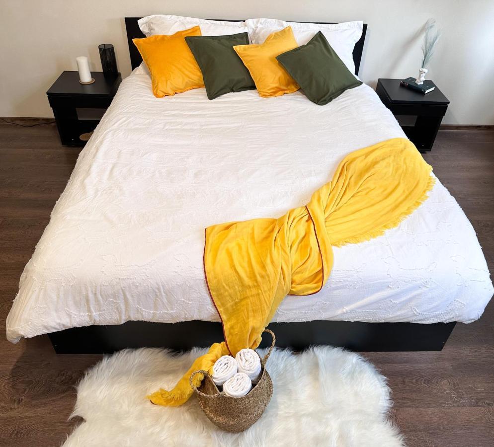 Holiday Apartments Букурещ Екстериор снимка