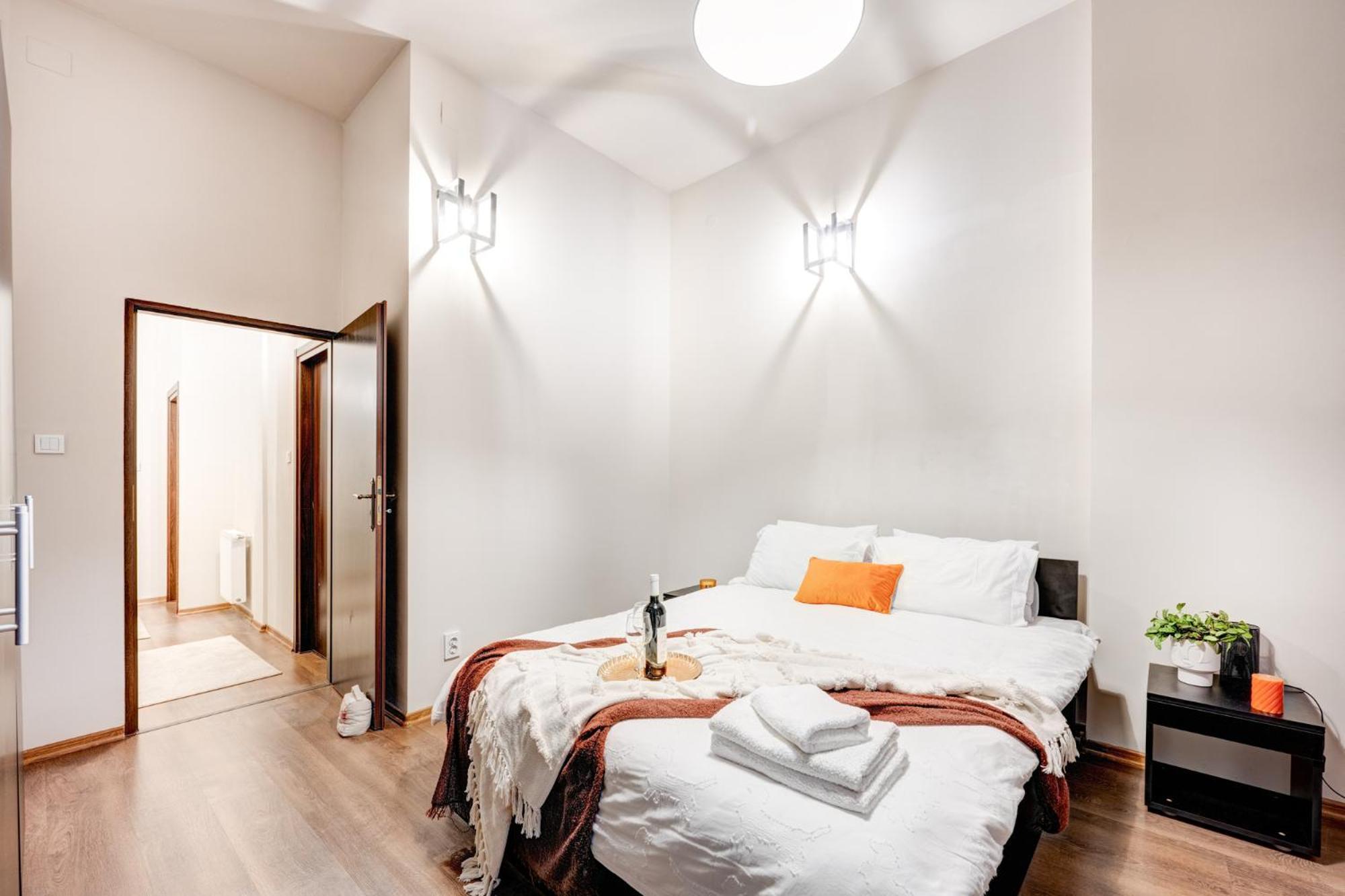 Holiday Apartments Букурещ Екстериор снимка