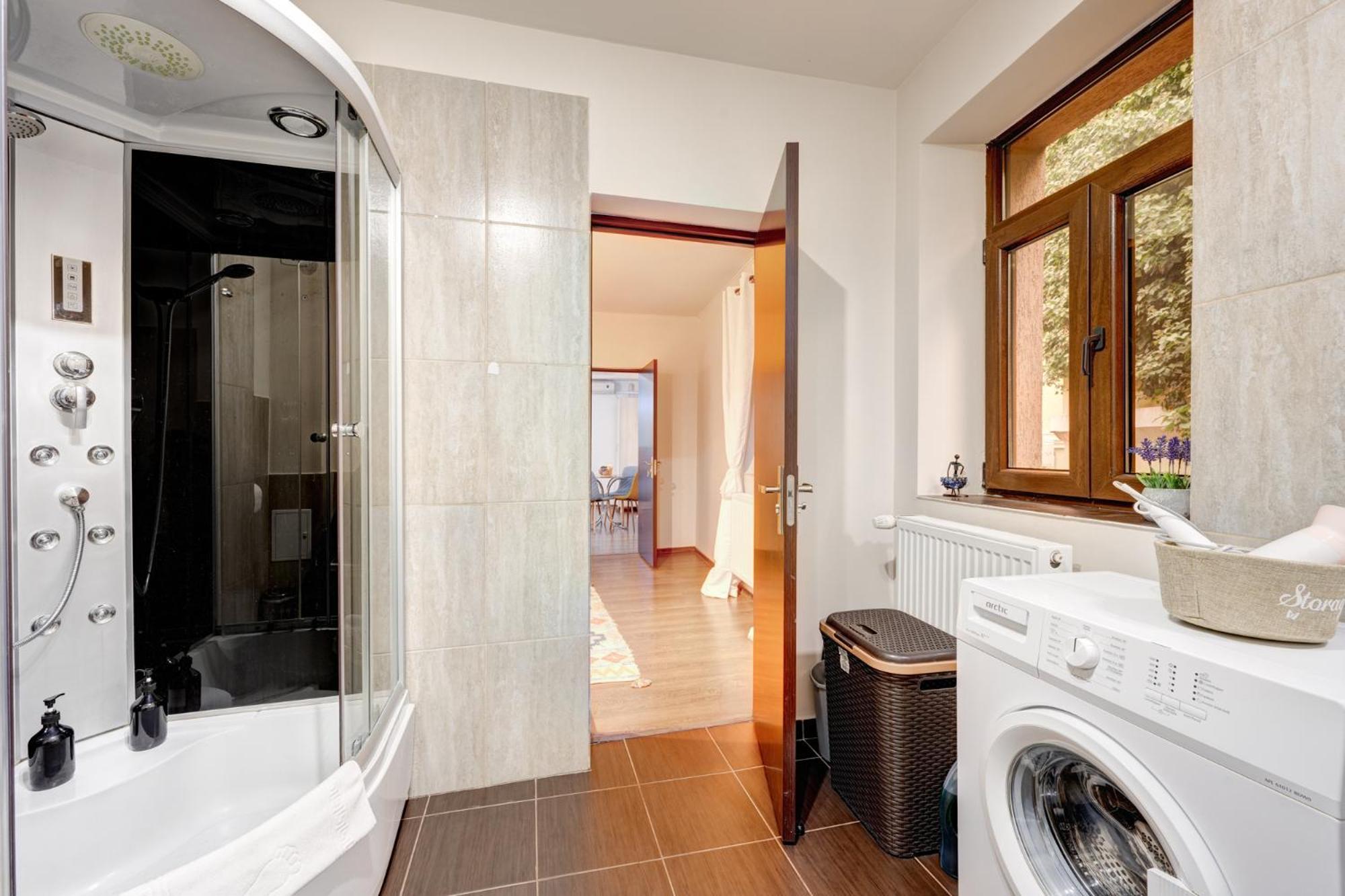 Holiday Apartments Букурещ Екстериор снимка